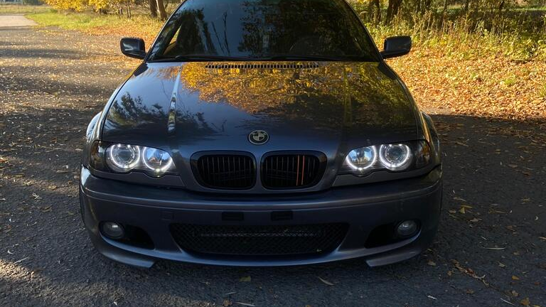BMW E46 z magnetycznymi mocowaniami tablicy rejestracyjnej MagPlate Air