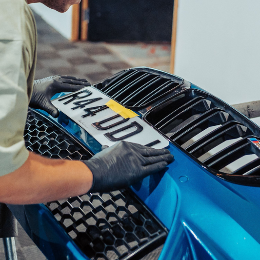 Czy warto montować magnetyczne akcesoria w samochodzie? Fakty, mity, bezpieczeństwo