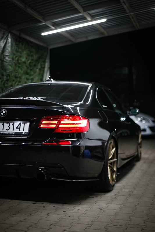 BMW E92 z naklejkami ThinkLab i Revoke Automotive