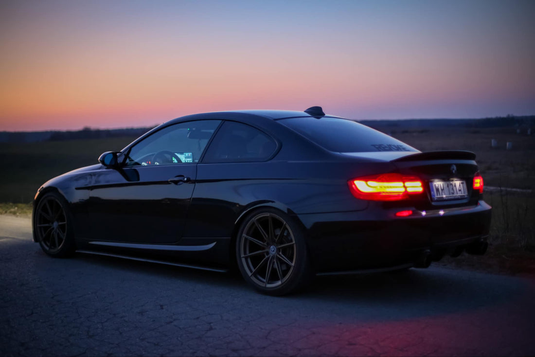BMW E92 na tle zachodu słońca