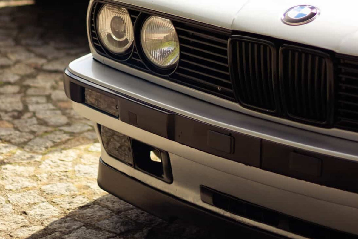Magnetyczne bezramkowe mocowania tablic rejestracyjnych przyklejone do bmw e30