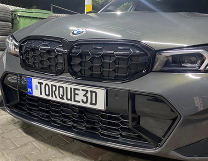 Przód bmw m340i z customową tablicą i magnetycznymi mocowaniami tablicy rejestracyjnej